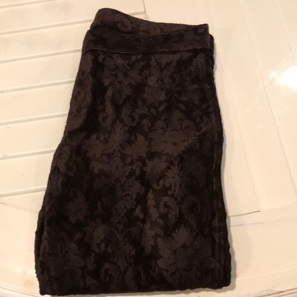 HUE Floral pattern corduroy style stretch pants size S